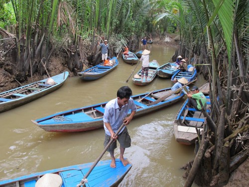 Về miền Tây chèo xuồng ba lá